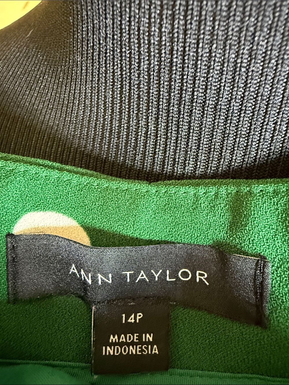 Ann Taylor Green Polka Dot Wide Leg Pants Sz 14P 29” Inseam - Picture 8 of 9